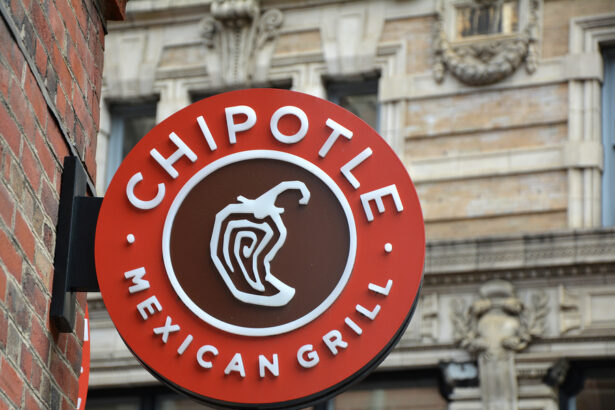Chipotle Mexican Grill, Chipotle expansion to Mexico